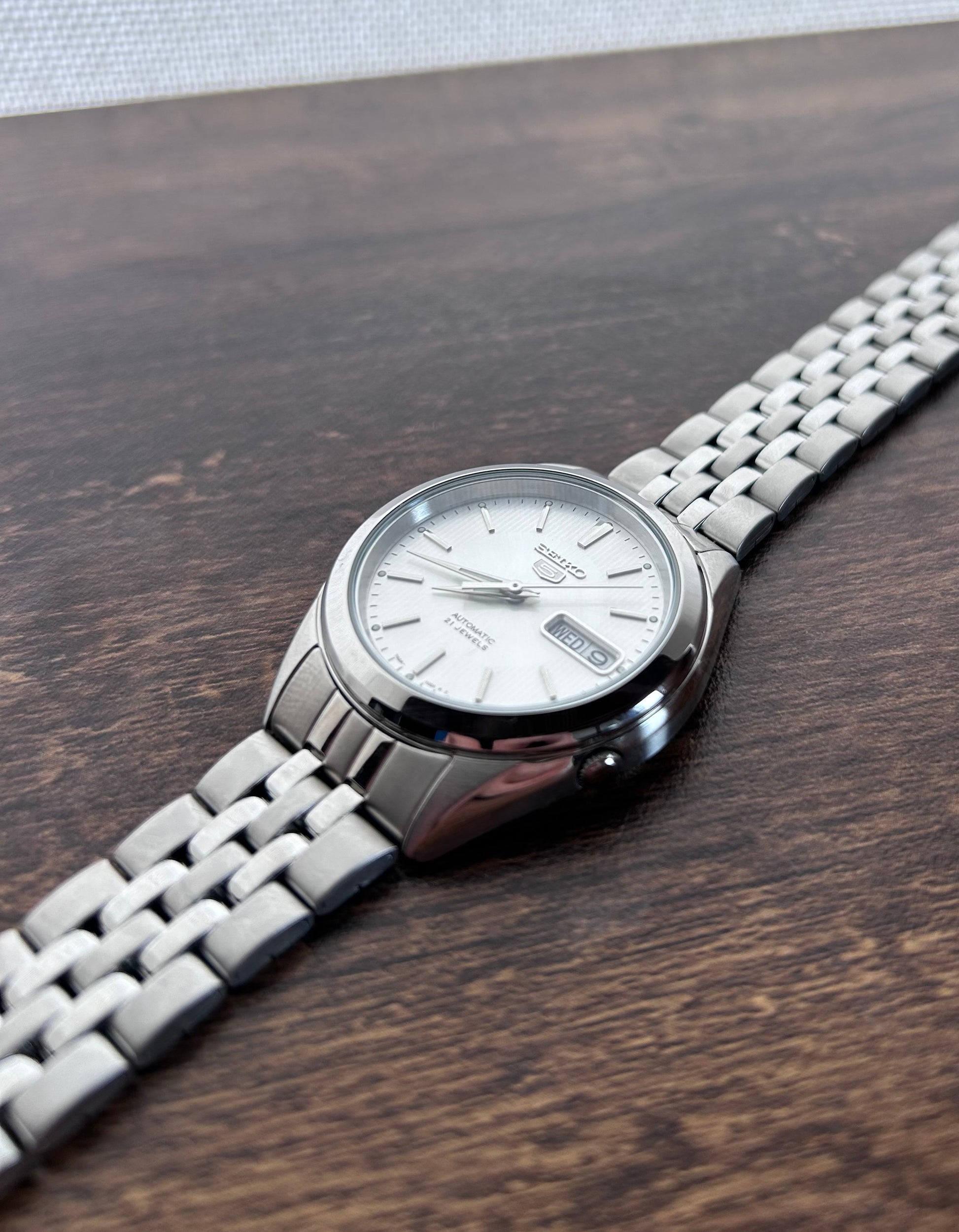 SEIKO 5 SNKL15K1 - Uhrengraefen